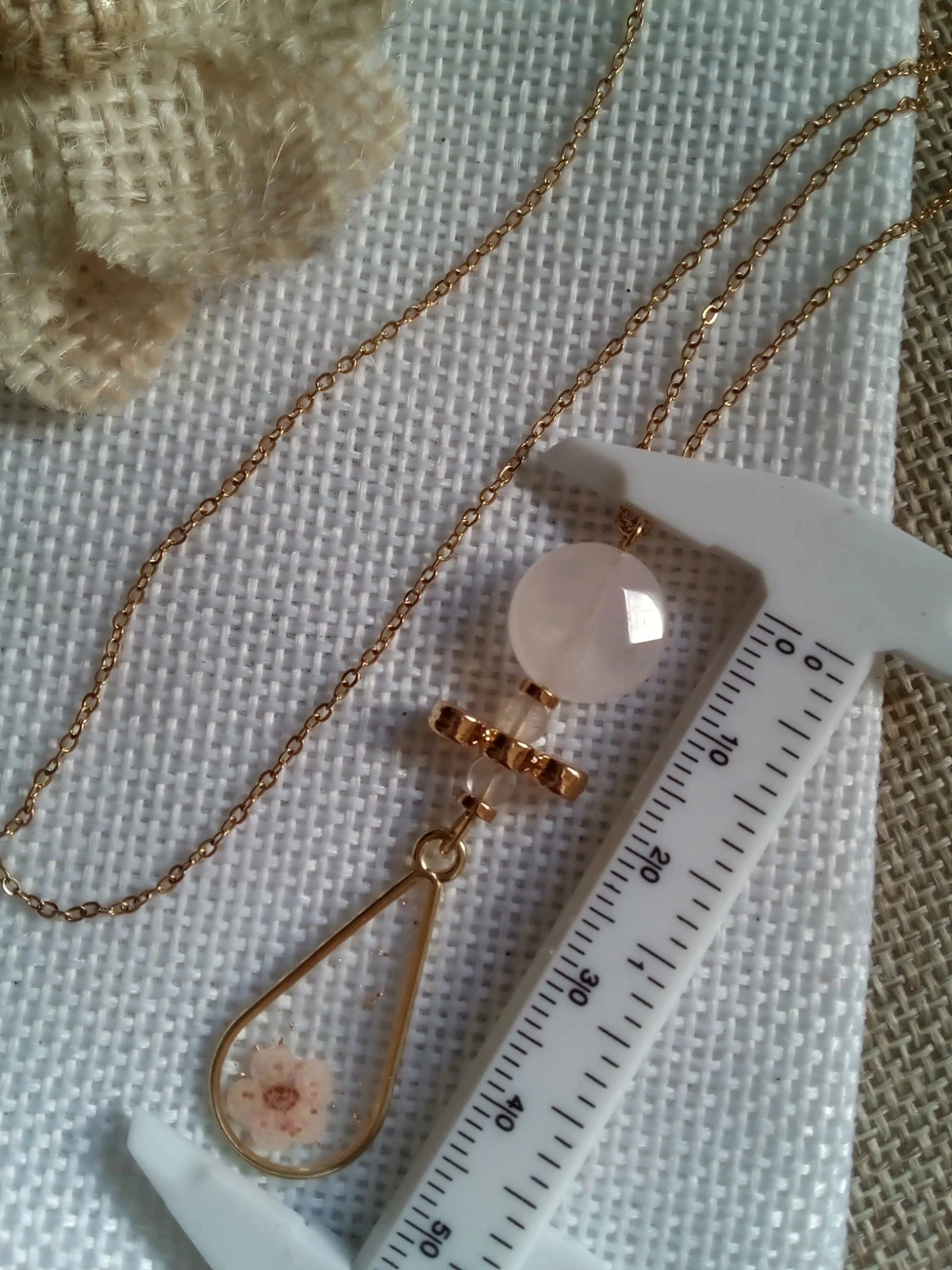 Collier quartz rose, pierres de lune et pendentif fleur séchée naturelle – photo 3